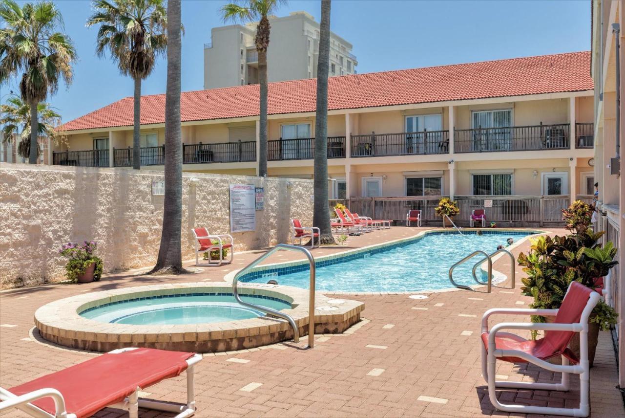 DOLPHIN S BY PADRE GETAWAYS ::: SOUTH PADRE ISLAND, TX ::: COMPARE RATES